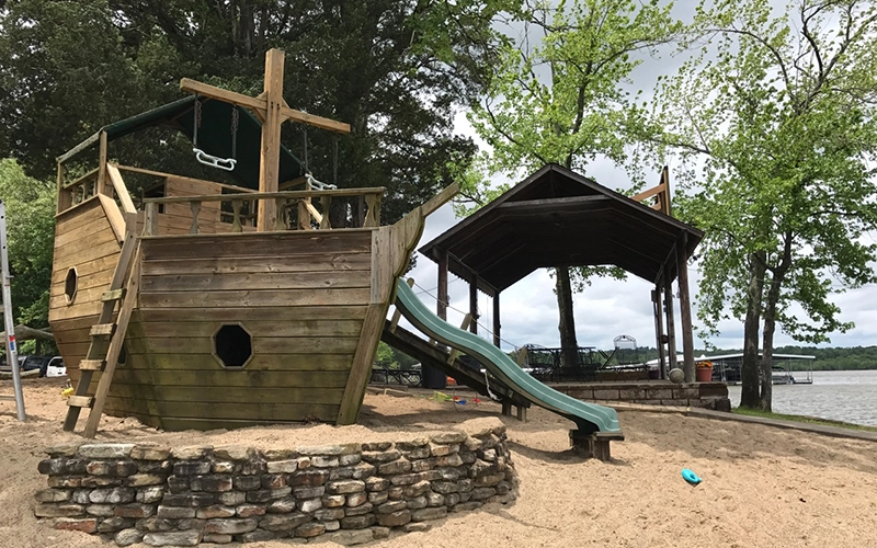 Whispering Oaks Resort